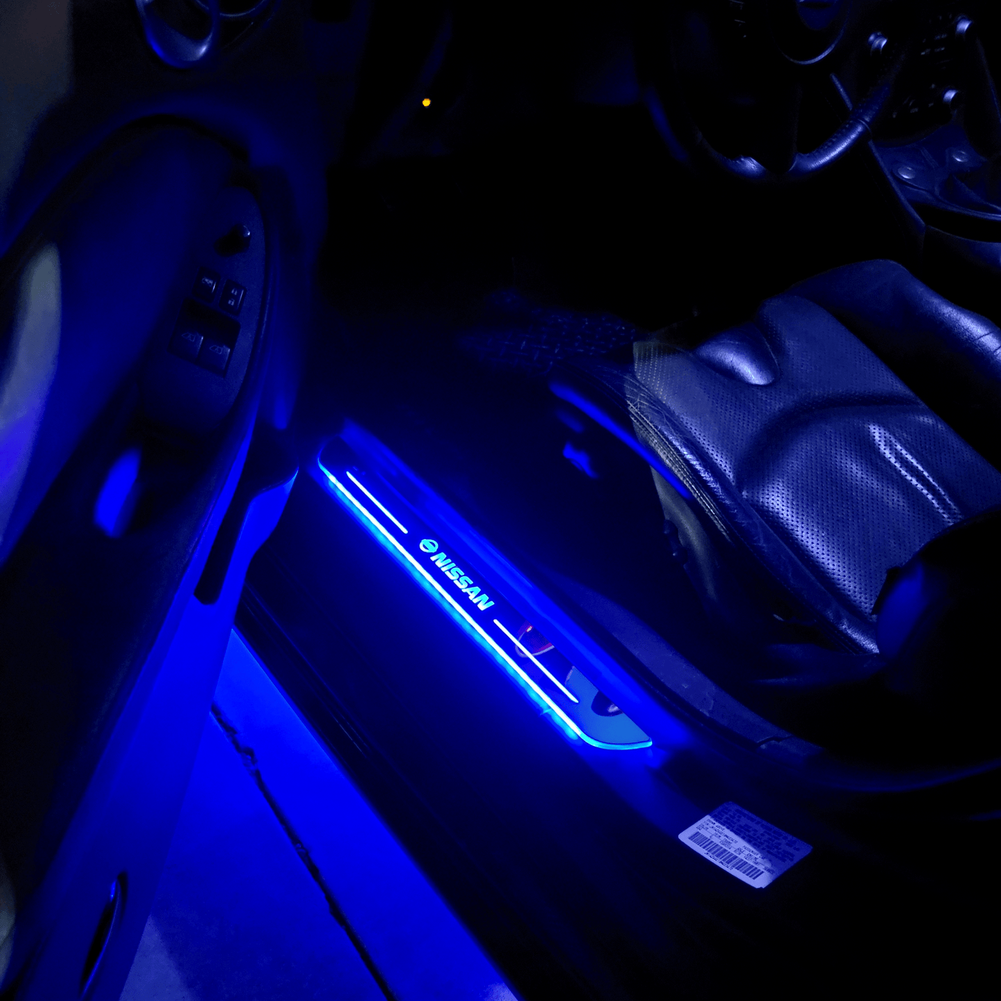 IllumiDrive™ | LED-indstigningslys til bil – magnetisk montering & skiftende farver med dit logo