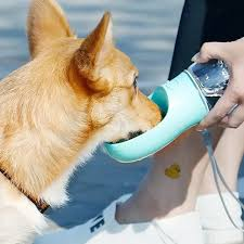 WoofKit™ | 4-i-1 Bærbar Vandflaske til Hunde