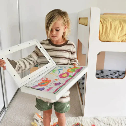 WonderWall™ | Smart ramme til børns tegninger med indbygget opbevaring