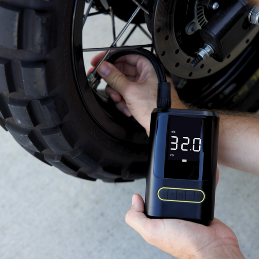 AirCharge Pro™ | Den ultimative bærbare 4-i-1-dækpumpe🚗